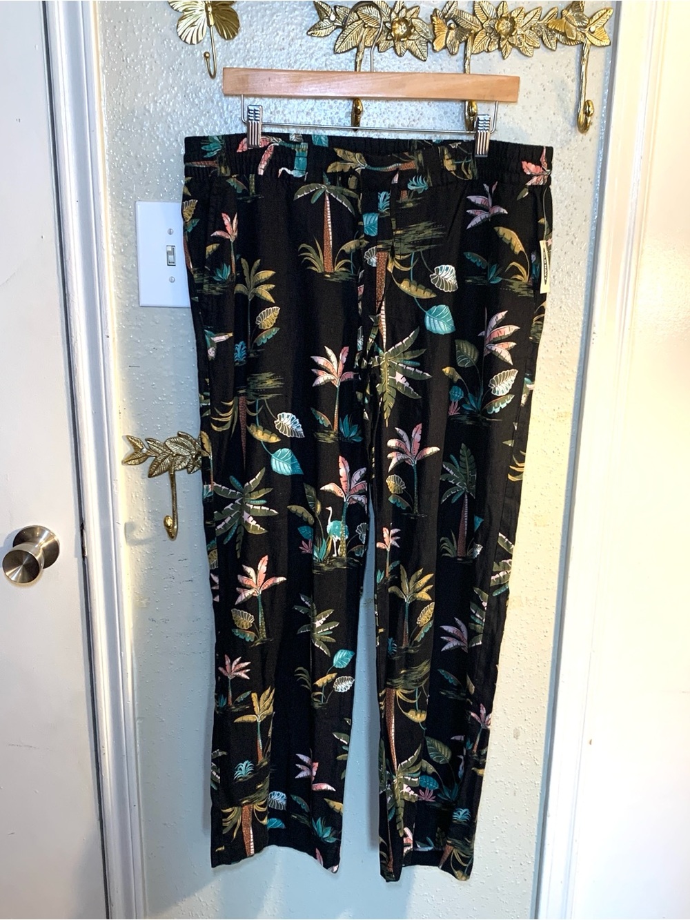 Old Navy Black Wide-Leg Pants with Tropical Leaf Print